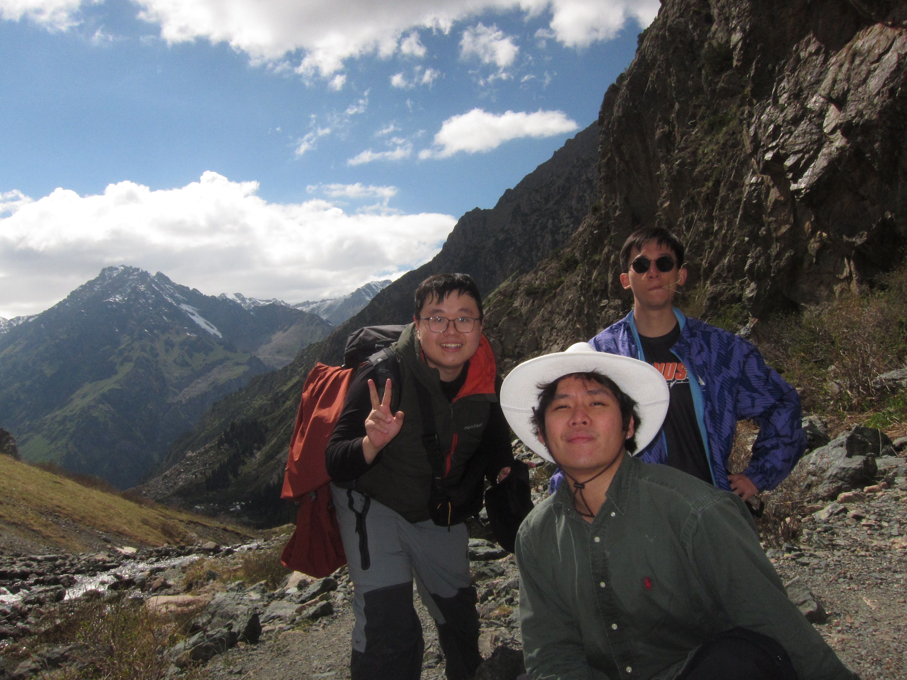 Group photo along the Ala-Kol trail