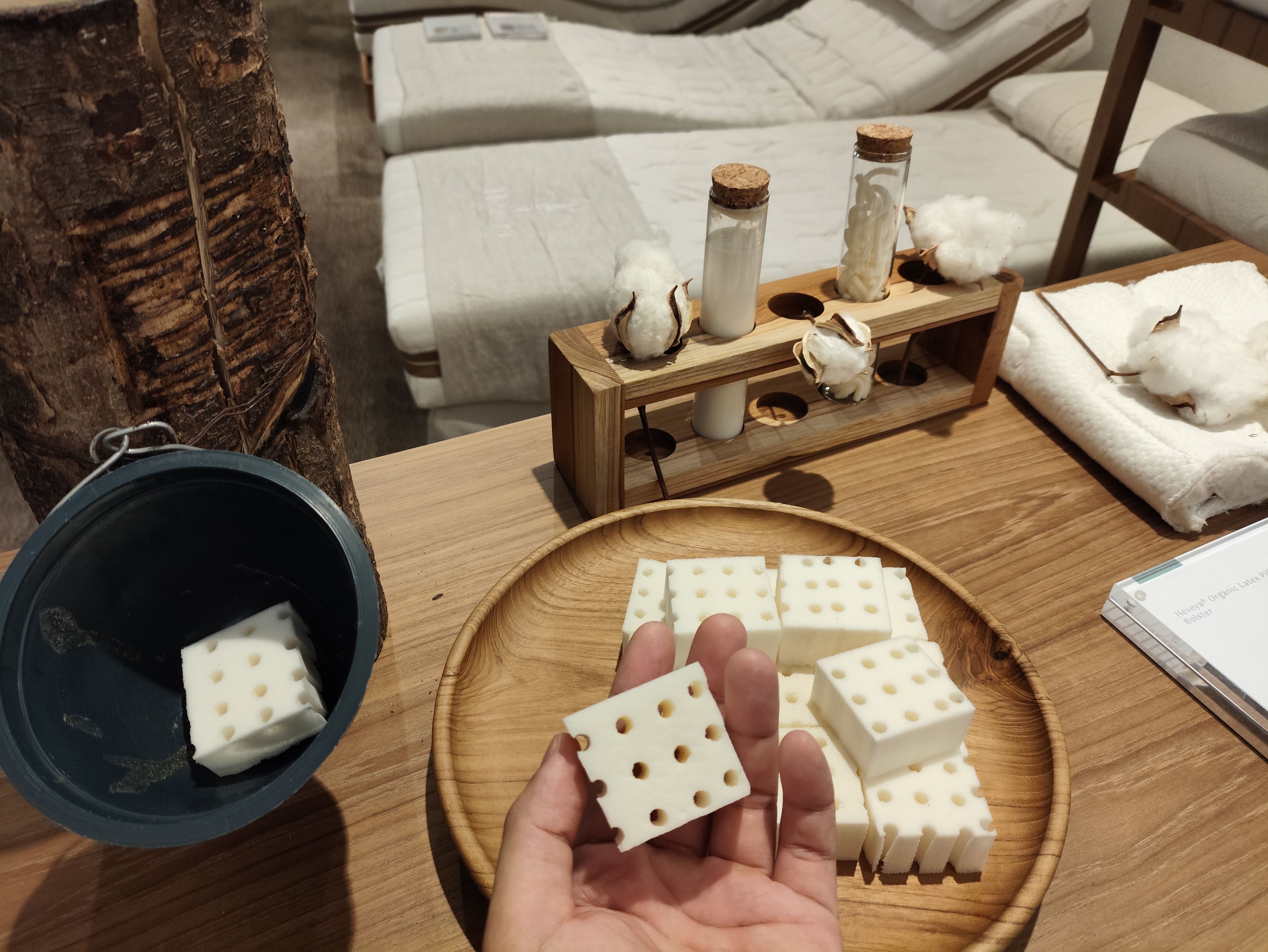 Some small samples of latex mattresses